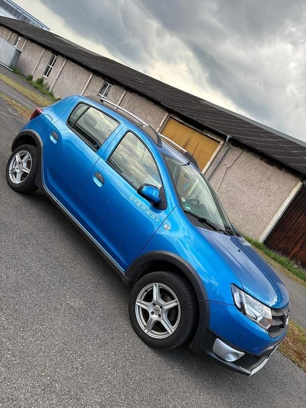 Blau Gebraucht 2014 Dacia Sandero Stepway Kleinwagen | 5.300 € (Fairer Preis) - Bild 1/4