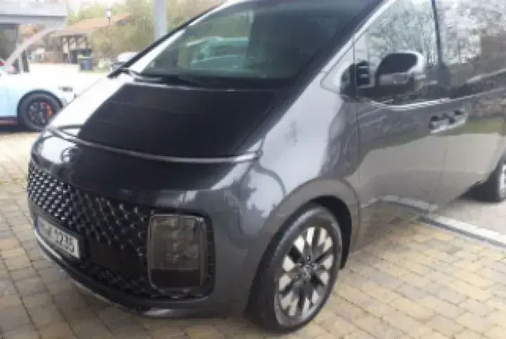 Abyss black / mic Gebraucht 2022 Hyundai Staria Signature Van | 42.750 € (Superpreis) - Bild 1/4