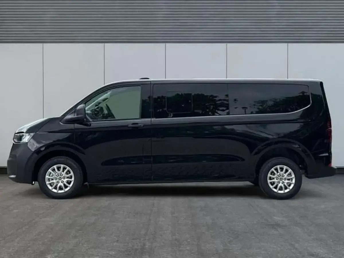 Neu VW Caravelle 170 PS (125 kW) 2026 Midnight black metallic/schwar Van