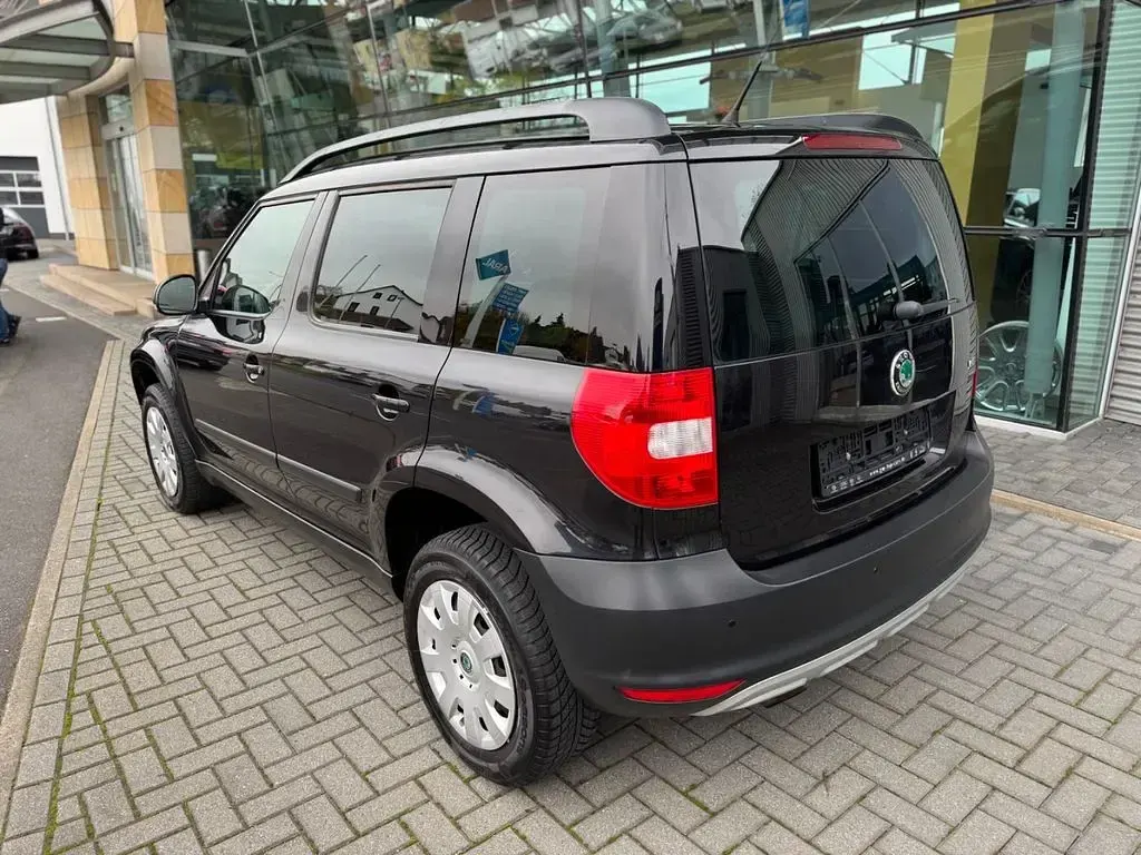 Używany Skoda Yeti Plus Edition 105 KM (77 kW) 2010 Czarny SUV