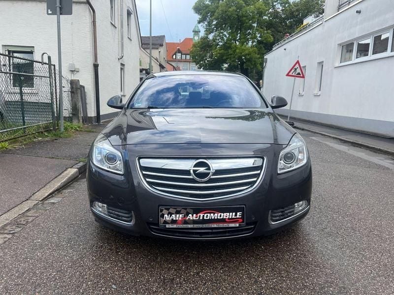 Grau Gebraucht 2011 Opel Insignia Innovation Limousine | 5.299 € (Guter Preis) - Bild 1/4