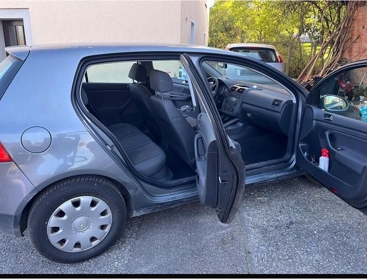 Second-hand VW Golf V 75 CP (55 kW) 2007 Gri Hatchback