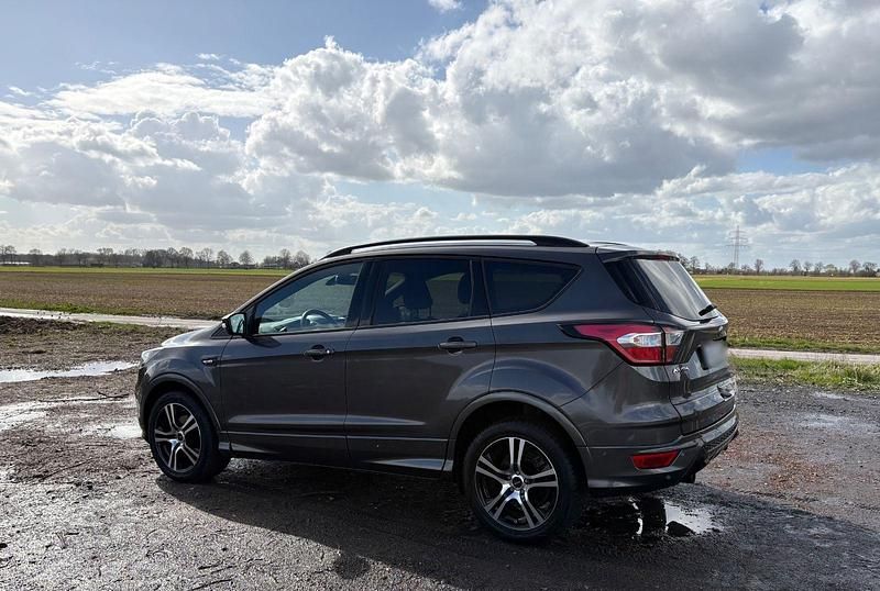 Gebraucht Ford Kuga ST-Line 150 PS (110 kW) 2019 Grau SUV