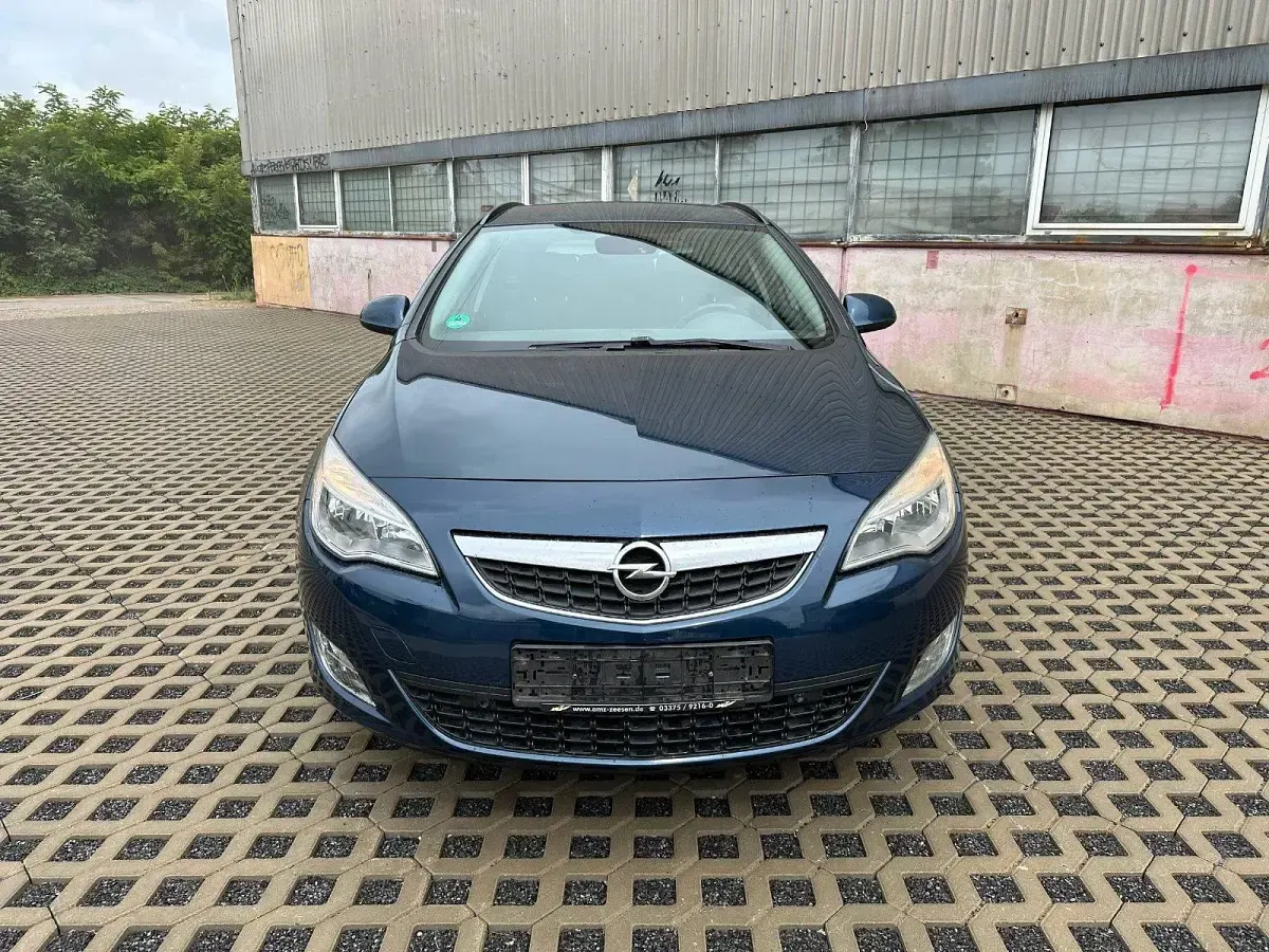 Gebraucht Opel Astra 125 PS (91 kW) 2011 Blau Kombi