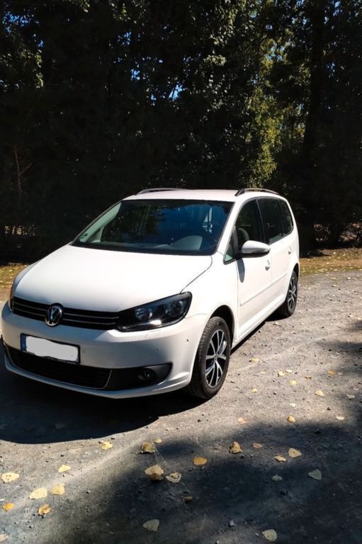 Weiß Gebraucht 2011 VW Touran Comfortline Van / Kleinbus | 10.000 € (Teuer) - Bild 1/4