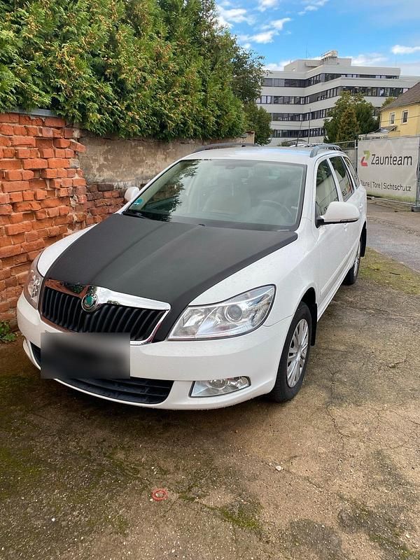 Weiß Gebraucht 2009 Skoda Octavia Kombi | 3.690 € (Fairer Preis) - Bild 1/4