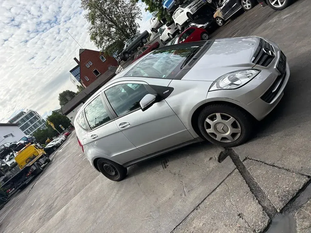 Gebraucht Mercedes A160 95 PS (69 kW) 2011 Silber Kleinwagen