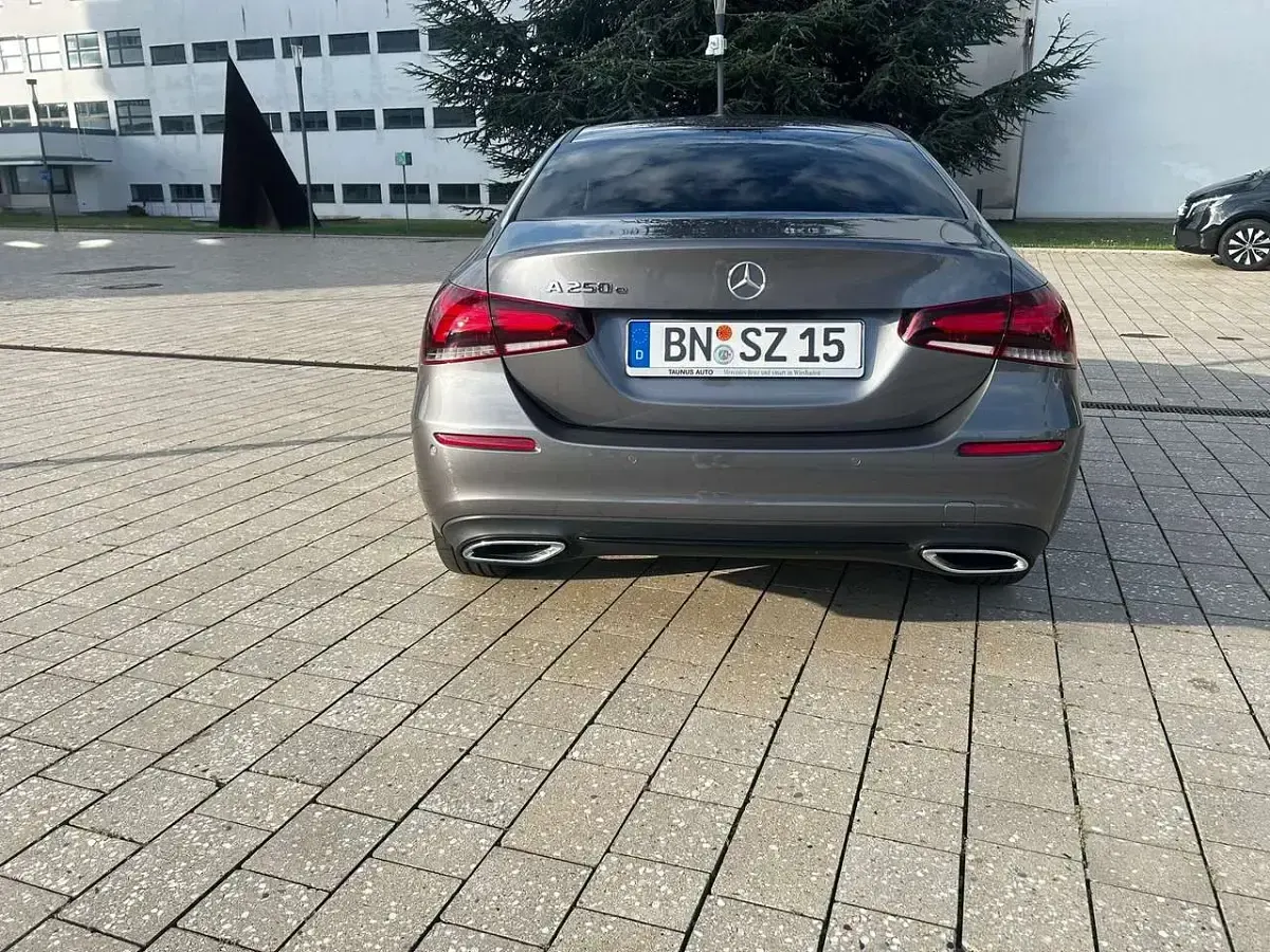Gebraucht Mercedes A250 Edition 160 PS (117 kW) 2021 Limousine