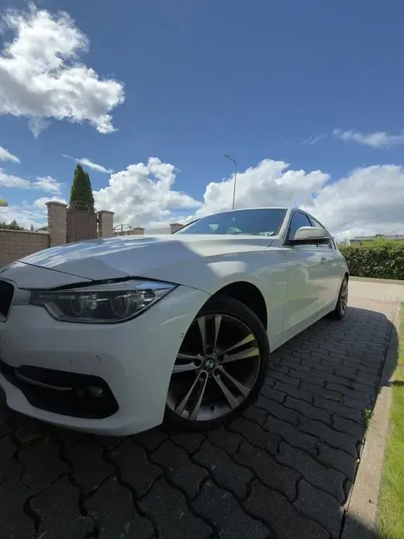 Gebraucht BMW 330 Sport Line 252 PS (185 kW) 2017 Weiß Limousine