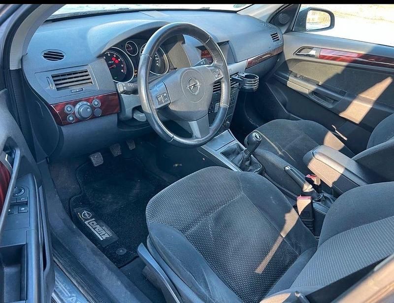 Gebraucht Opel Astra 105 PS (77 kW) 2004 Silber Limousine