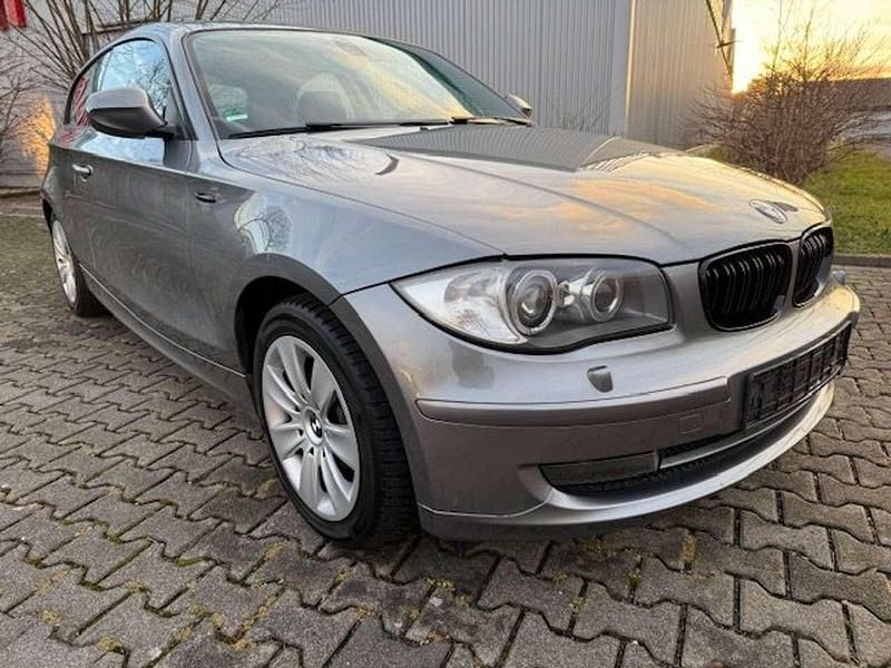 Grau Gebraucht 2010 BMW 118 Advantage Kleinwagen | 5.990 € (Etwas zu teuer) - Bild 1/4