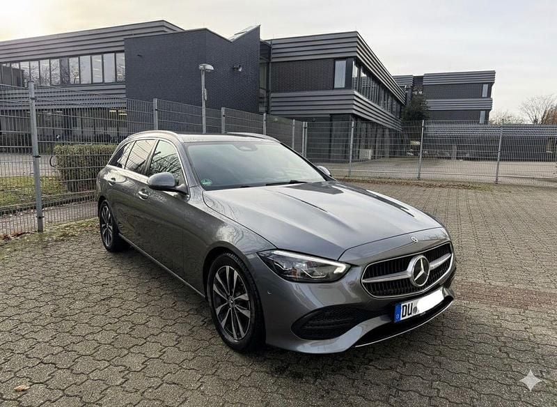 Grau Gebraucht 2024 Mercedes C220 Avantgarde Kombi | 35.750 € (Guter Preis) - Bild 1/4
