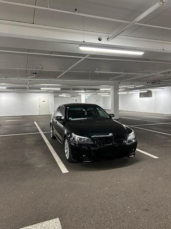 Gebraucht BMW 525 270 PS (198 kW) 2008 Schwarz Limousine