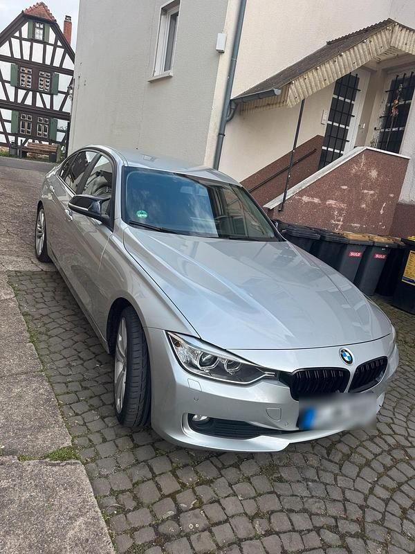Gebraucht BMW 318 143 PS (105 kW) 2013 Silber Limousine