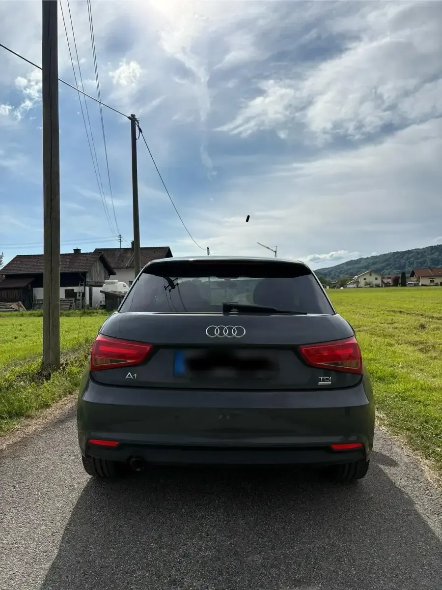 Gebraucht Audi A1 90 PS (66 kW) 2015 Grau Kleinwagen