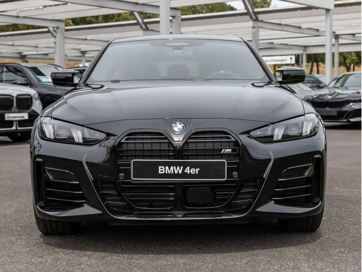 Gebraucht BMW 440 392 PS (288 kW) 2026 Saphirschwarz Coupé