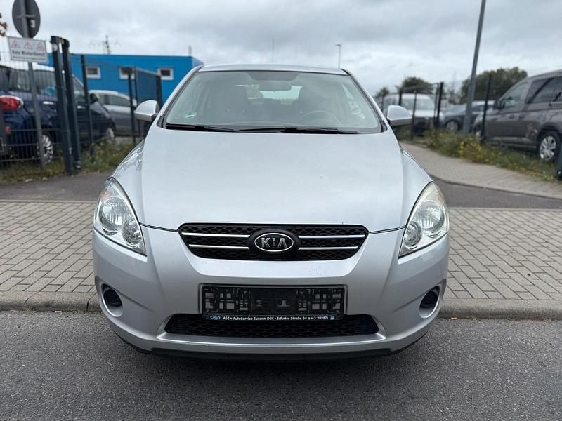Silber Gebraucht 2009 Kia Ceed Kleinwagen | 1.990 € (Fairer Preis) - Bild 1/4