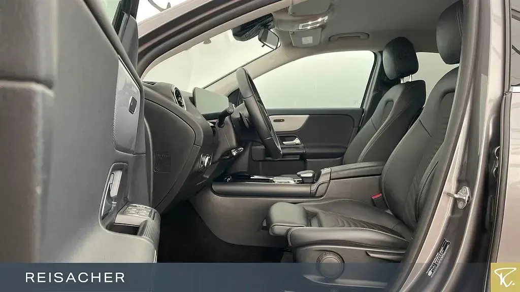 Gebraucht Mercedes GLA250 Style 224 PS (164 kW) 2022 Grau SUV