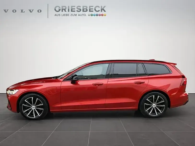 Gebraucht Volvo V60 Ultimate 455 PS (334 kW) 2022 Fusion red / metallic Kombi
