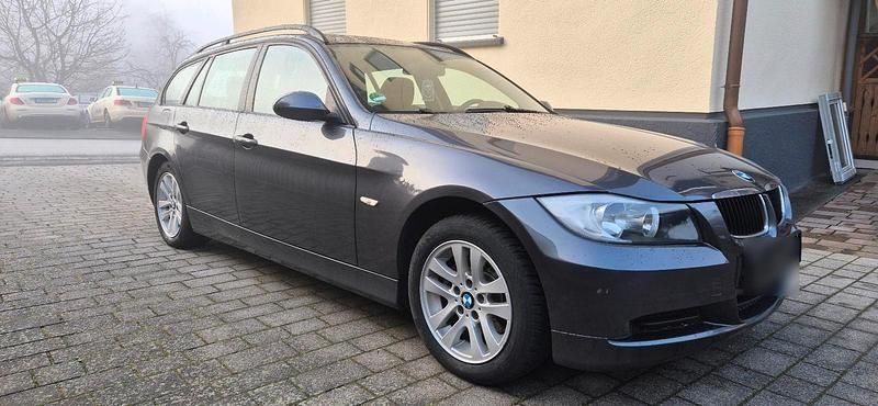 Gebraucht BMW 318 171 PS (125 kW) 2007 Grau Kombi