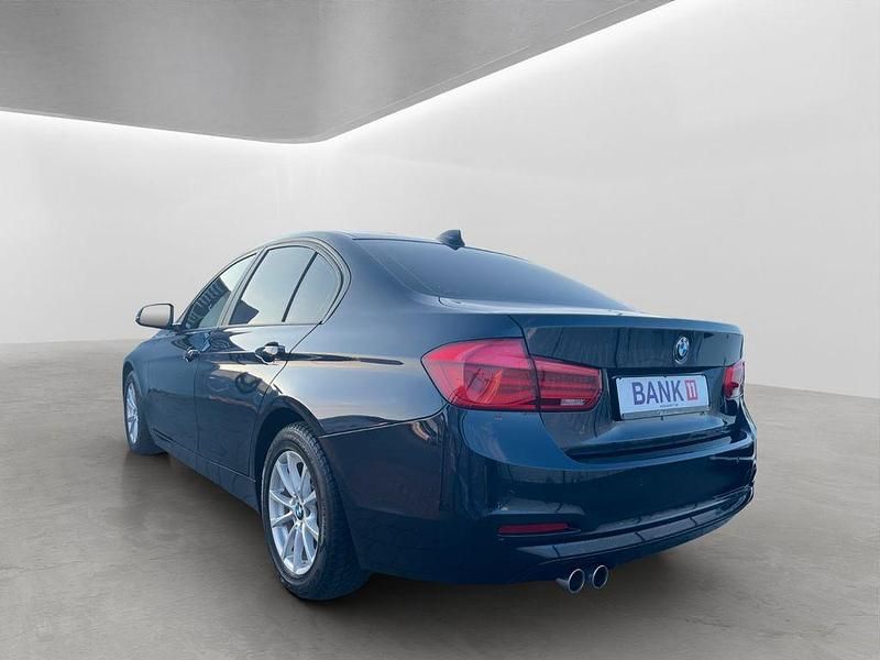 Gebraucht BMW 320 Advantage 190 PS (139 kW) 2015 Blau Limousine