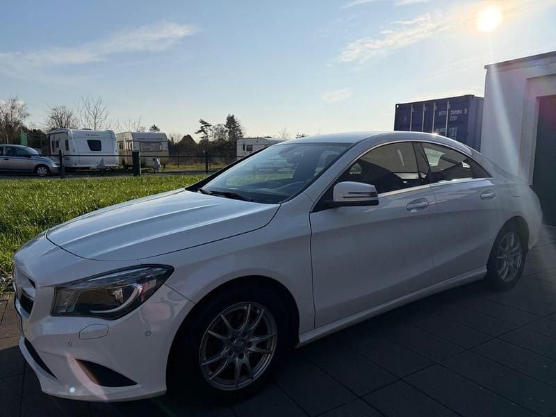 Gebraucht Mercedes CLA180 Urban 122 PS (89 kW) 2013 Weiß Limousine
