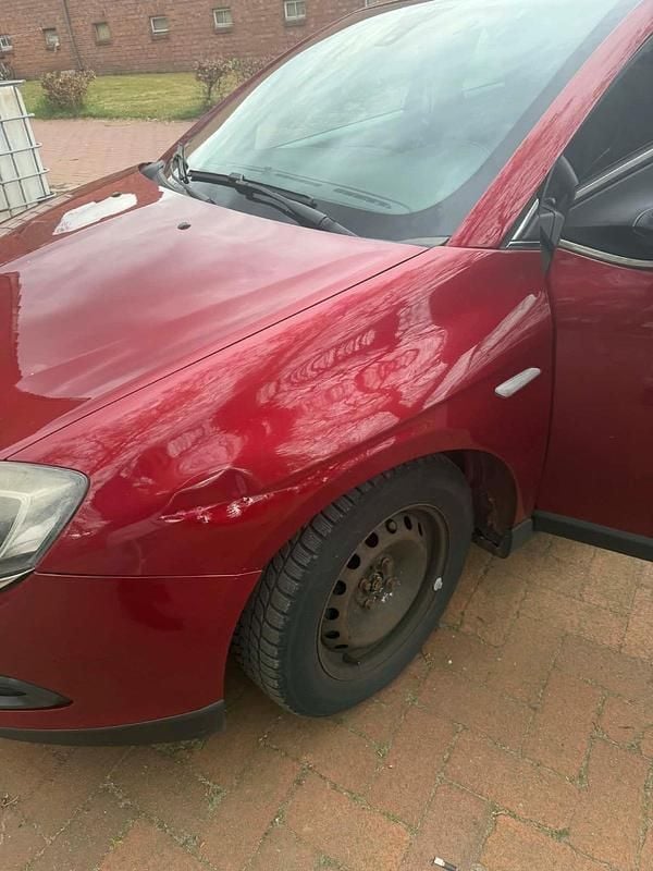 Gebraucht Lancia Delta 150 PS (110 kW) 2008 Rot Kleinwagen