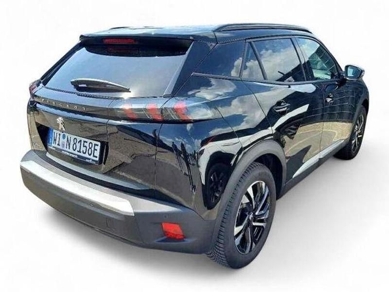 Gebraucht Peugeot e-2008 Allure 100 kW (136 PS) 2023 Lackierung schwarz perla nera/ SUV