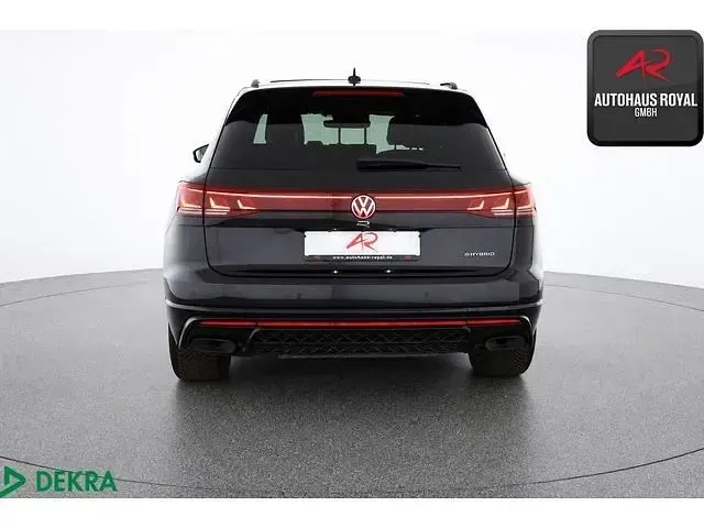 Gebraucht VW Touareg R 462 PS (339 kW) 2024 Grenadillschwarz SUV
