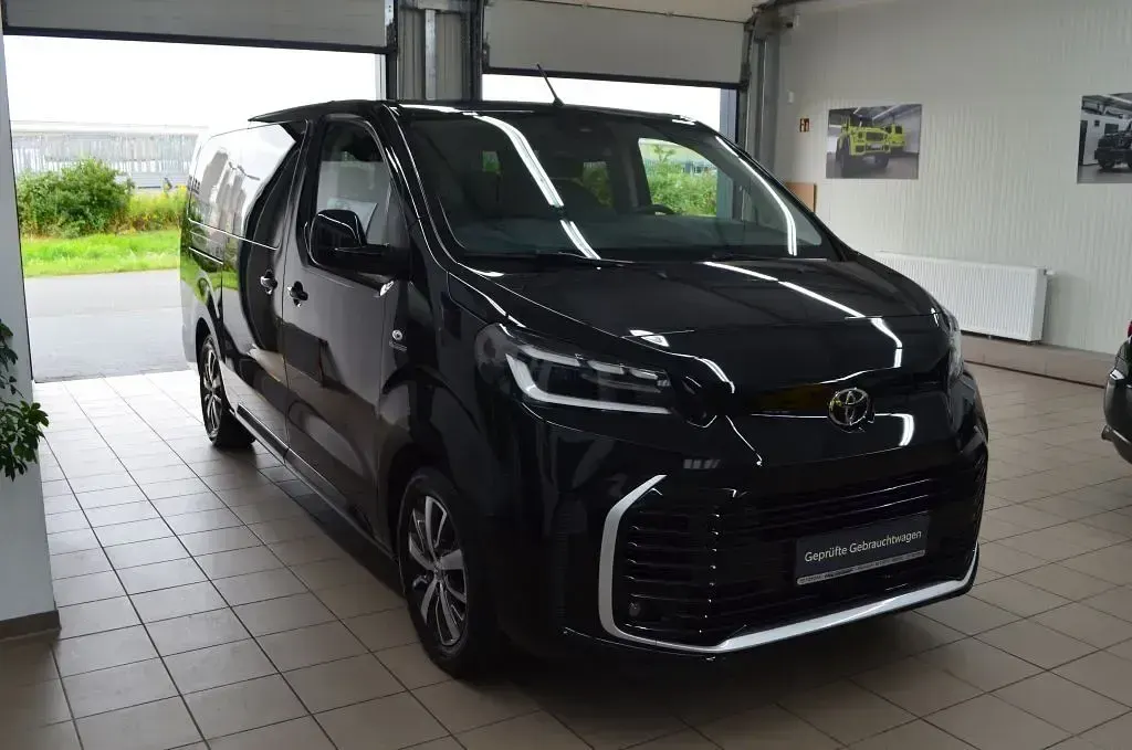 Gebraucht Toyota Proace Verso Team 177 PS (130 kW) 2024 Schwarz Kombi