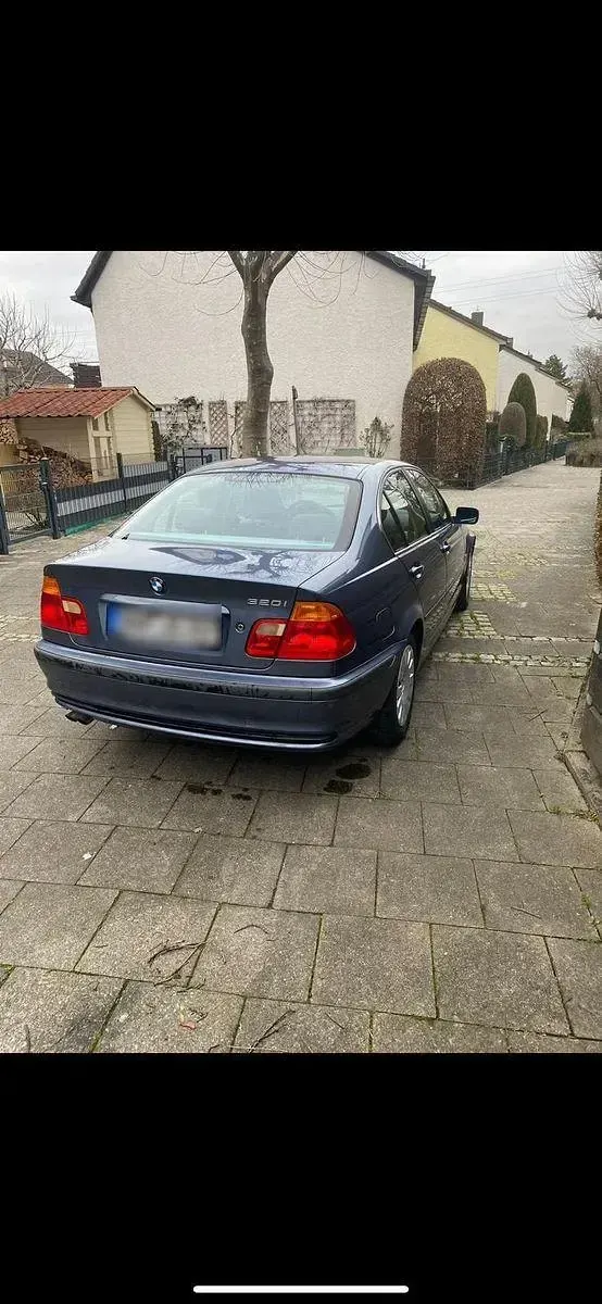 Gebraucht BMW 320 150 PS (110 kW) 1998 Blau Limousine
