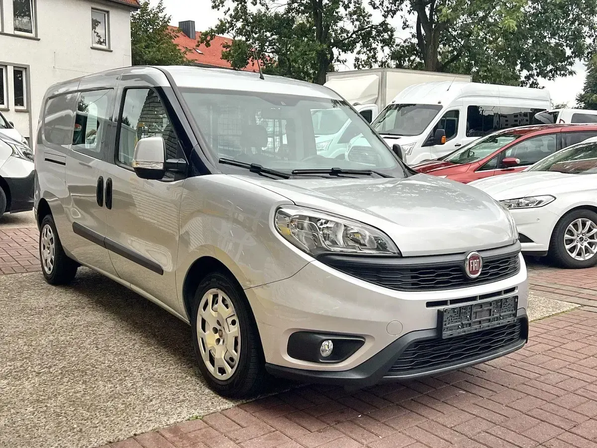 Gebraucht Fiat Doblò 101 PS (74 kW) 2015 Silber Van / Kleinbus