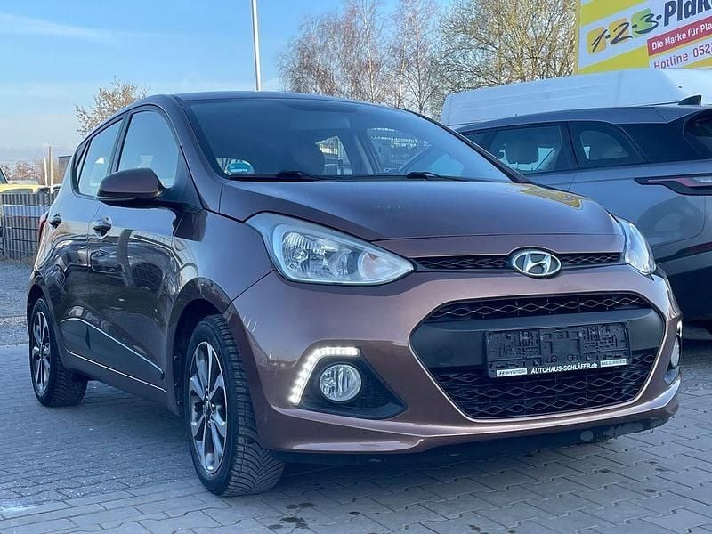 Gebraucht Hyundai i10 Style 87 PS (63 kW) 2016 Braun Kleinwagen