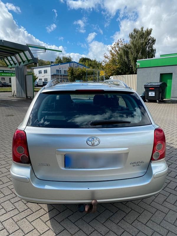 Andere farben Gebraucht 2006 Toyota Avensis Kombi | 2.500 € - Bild 1/4