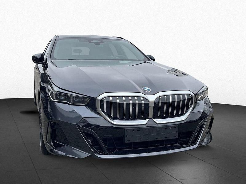 Neu BMW 520 M Sport 197 PS (144 kW) 2025 Grau Kombi