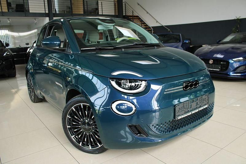 Ozeangrün** Gebraucht 2023 Fiat 500e La Prima Limousine | 22.600 € (Fairer Preis) - Bild 1/4