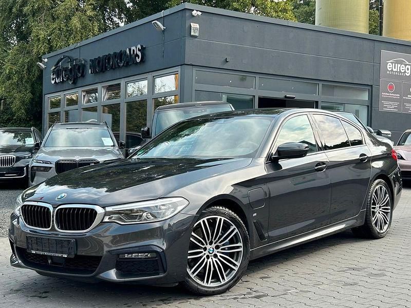 Grau Gebraucht 2020 BMW 530e M Sport Limousine | 29.490 € (Fairer Preis) - Bild 1/4