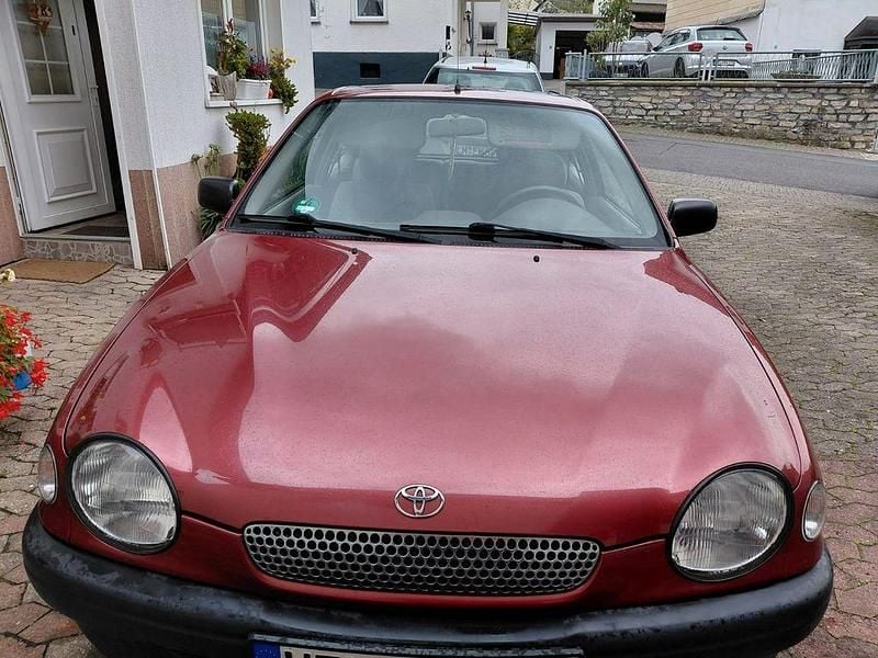 Rot Gebraucht 1998 Toyota Corolla Limousine | 1.500 € (Superpreis) - Bild 1/4