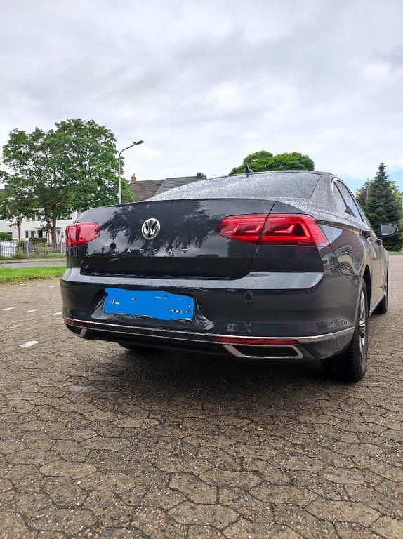 Grau Gebraucht 2020 VW Passat Elegance Limousine | 22.999 € (Fairer Preis) - Bild 1/4
