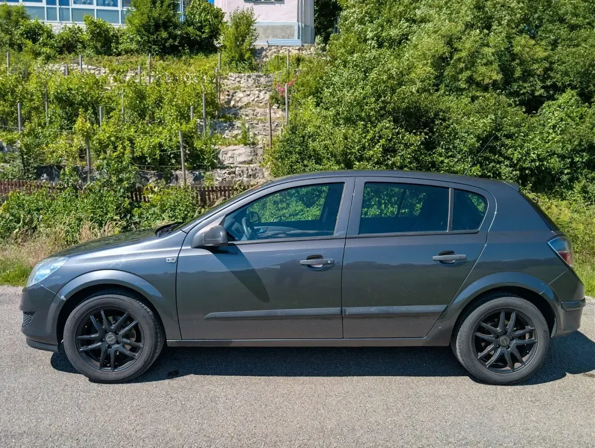 Gebraucht Opel Astra 116 PS (85 kW) 2009 Grau Limousine