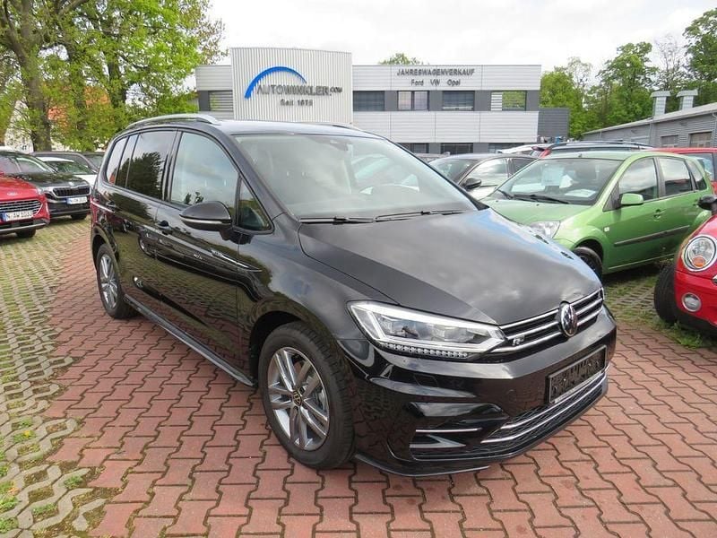 Schwarz Gebraucht 2022 VW Touran Comfortline Van / Kleinbus | 29.990 € (Fairer Preis) - Bild 1/4