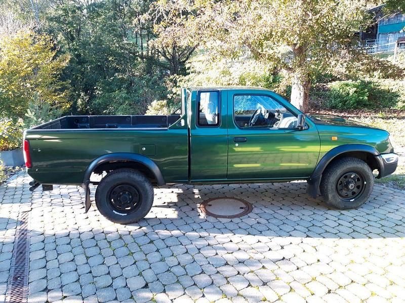 Grün Gebraucht 2000 Nissan King SUV | 11.200 € - Bild 1/4