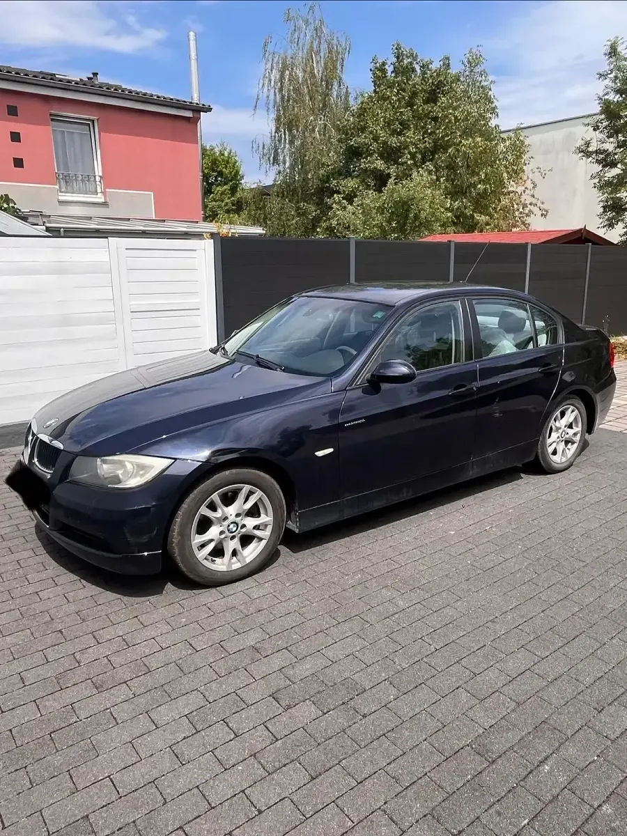 Gebraucht BMW 320 163 PS (119 kW) 2007 Schwarz Limousine