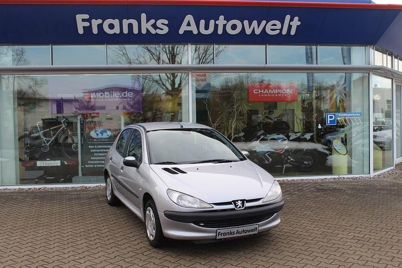 Gebraucht Peugeot 206 75 PS (55 kW) 2001 Silber Limousine