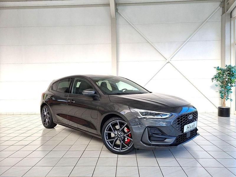 Neu Ford Focus ST 280 PS (205 kW) 2025 Grau Limousine