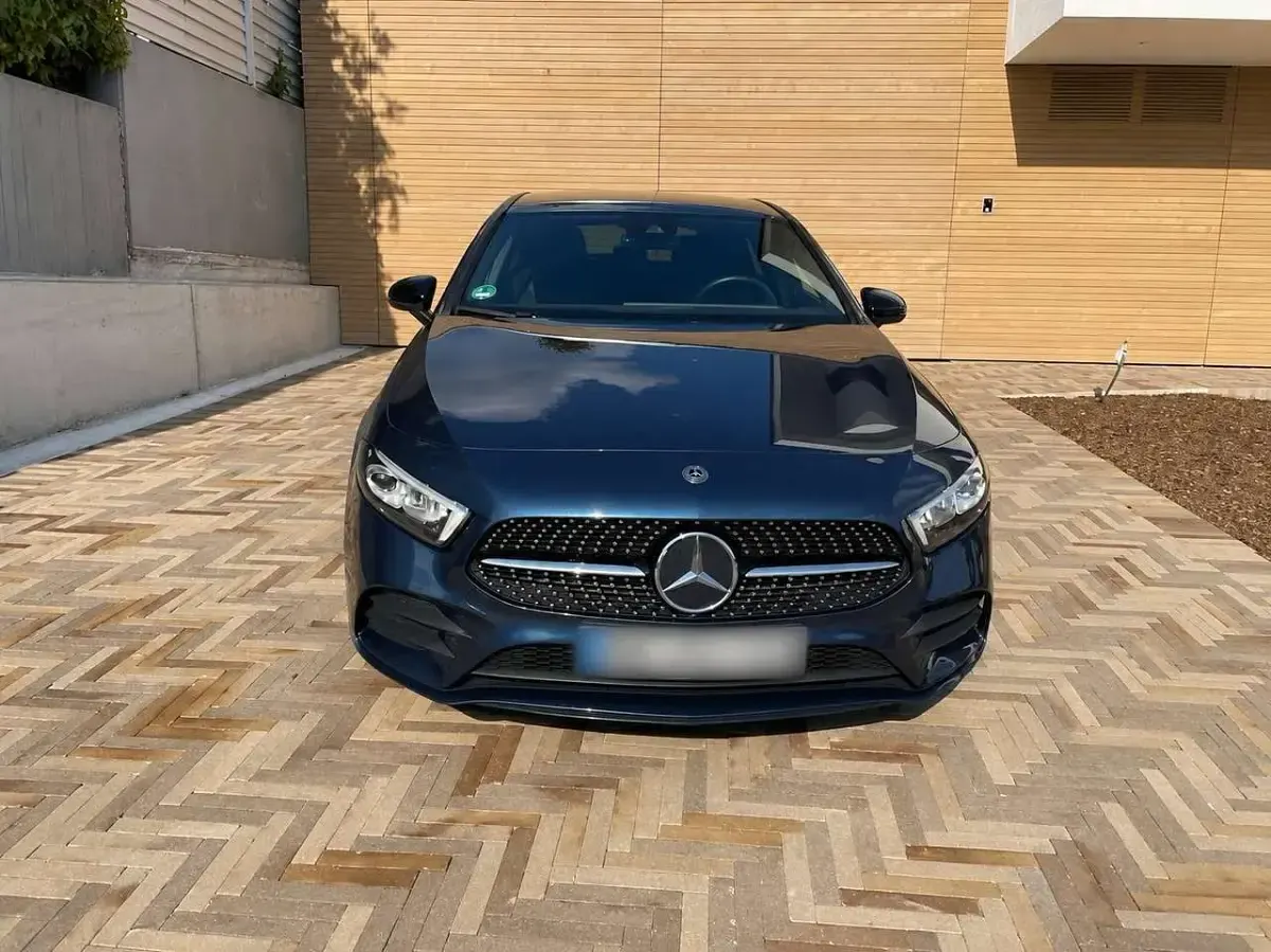 Gebraucht Mercedes 200 AMG line 163 PS (119 kW) 2020 Blau Limousine