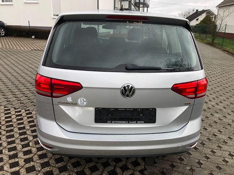Gebraucht VW Touran 116 PS (85 kW) 2017 Silber Van / Kleinbus