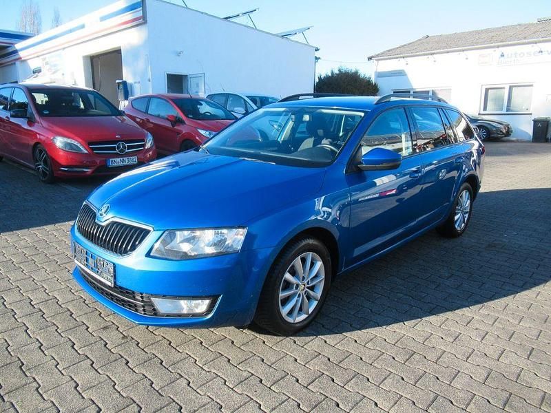 Gebraucht Skoda Octavia Ambition 150 PS (110 kW) 2015 Blau Kleinwagen