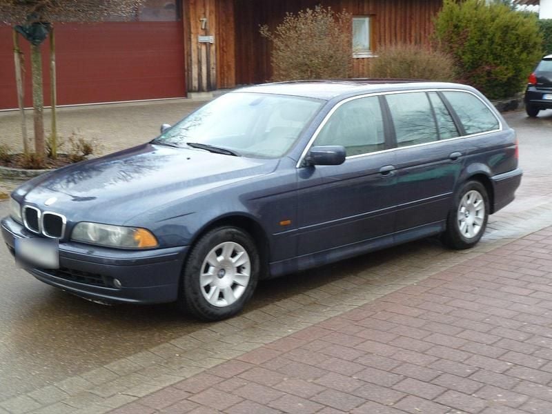 Gebraucht BMW 525 192 PS (141 kW) 2002 Blau Kombi