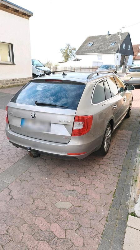 Gebraucht Skoda Superb 170 PS (125 kW) 2015 Beige Kombi